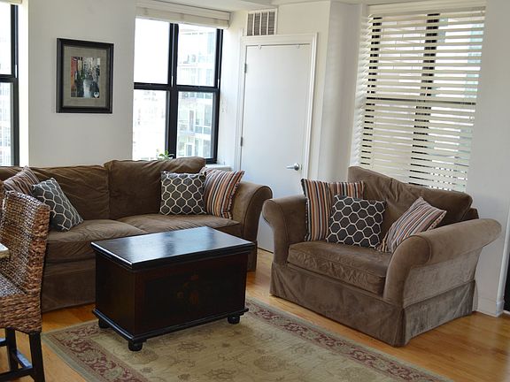 3rd image of 451 W Huron St Unit 1412
