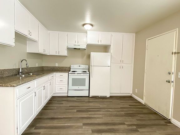 4th image of 4960-4970 Auburn Dr #4966-02