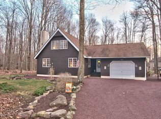1517 Crestview Ln, Pocono Pines, PA 18350