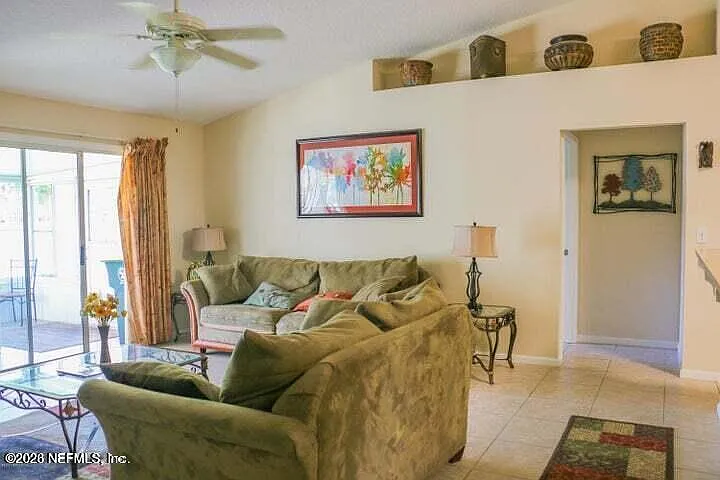 2114 Forest Gate Dr E — Photo 9