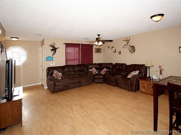 3rd image of 1114 W 21st St