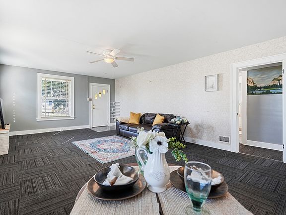 3rd image of 805 Oak St