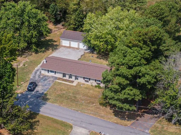 147 Lakeside Dr, Paducah, KY 42003