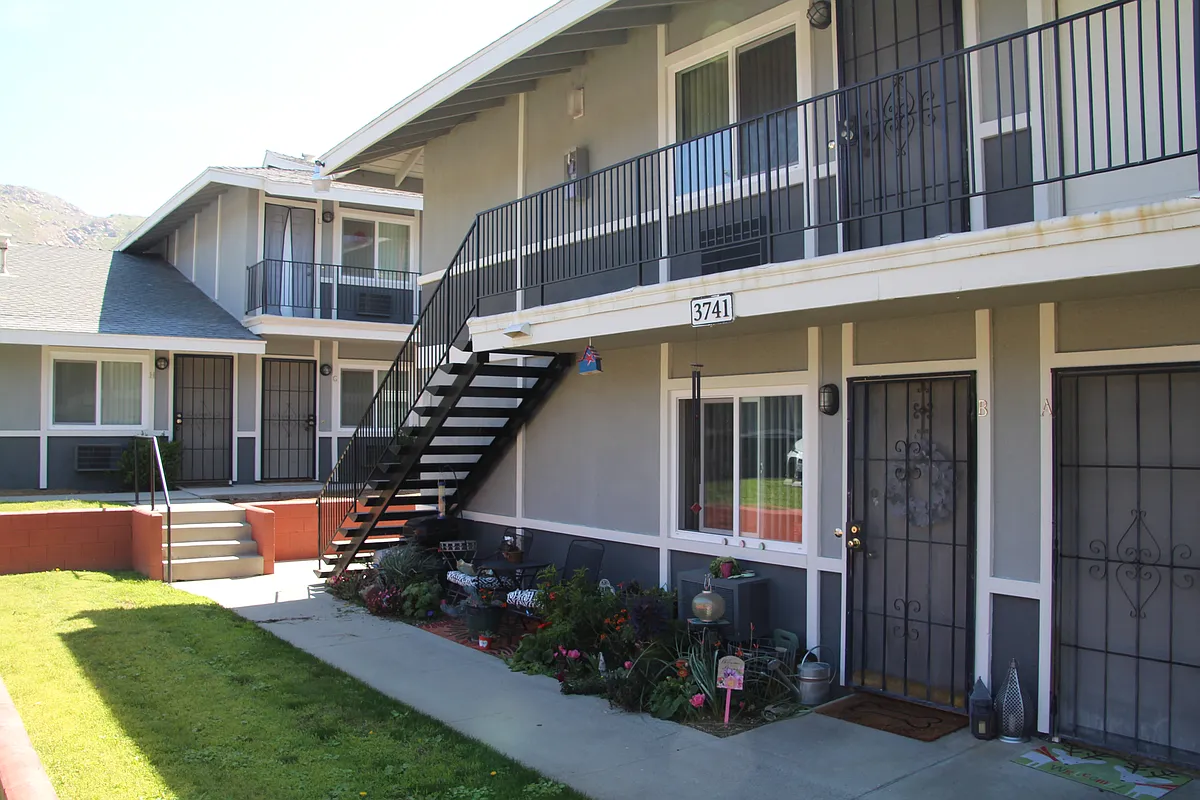 Building Photo - University Village Apartments
