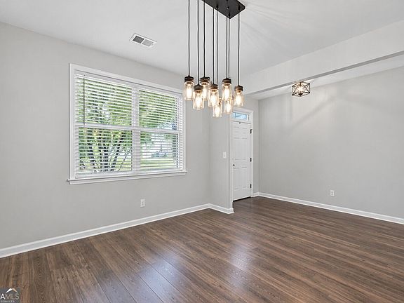 4th image of 2103 Massey Ln