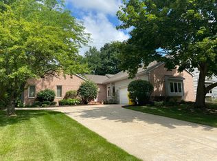 3719 Chimney Hill Dr, Valparaiso, IN 46383