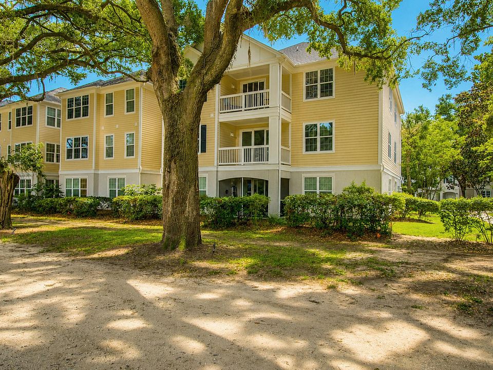 1st image of 60 Fenwick Hall Allee Aly #217
