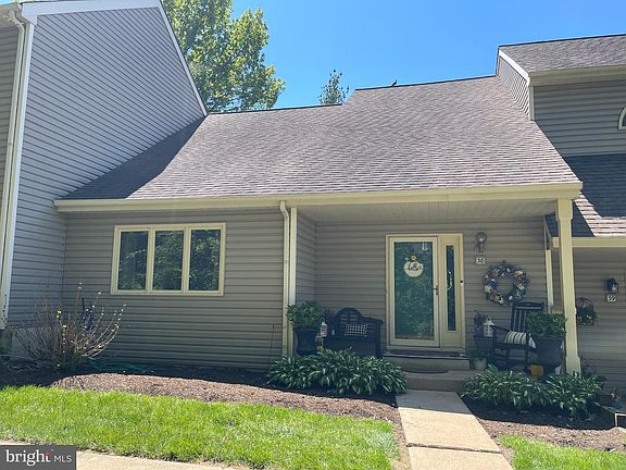 2nd image of 38 Lakeview Ct #38