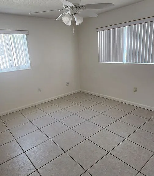 1550 W Central Ave — Photo 11