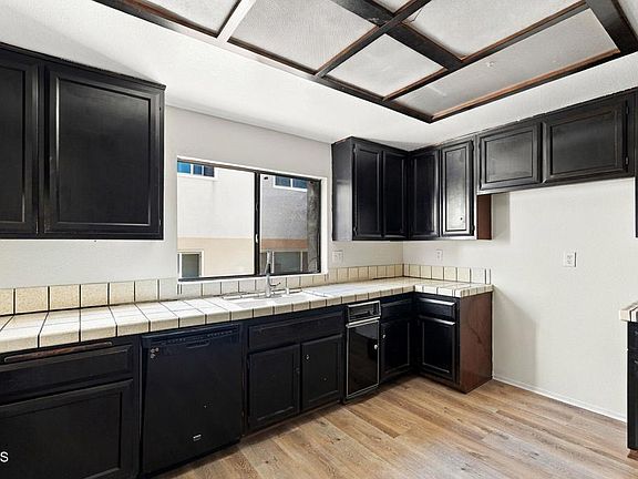 3rd image of 2718 Vanderbilt Ln #B