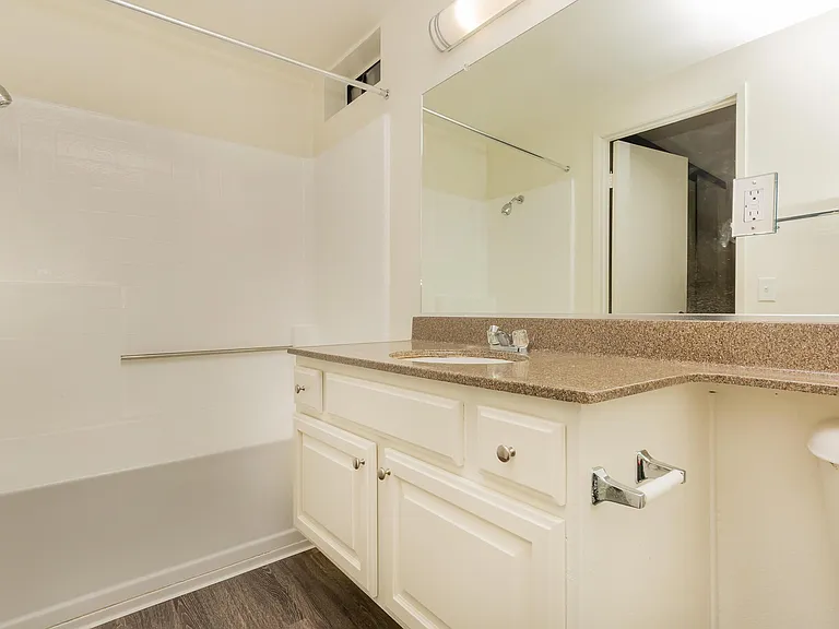 Emerald Court Apartment Homes — Photo 42