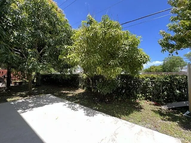 239 Leland Ln — Photo 13
