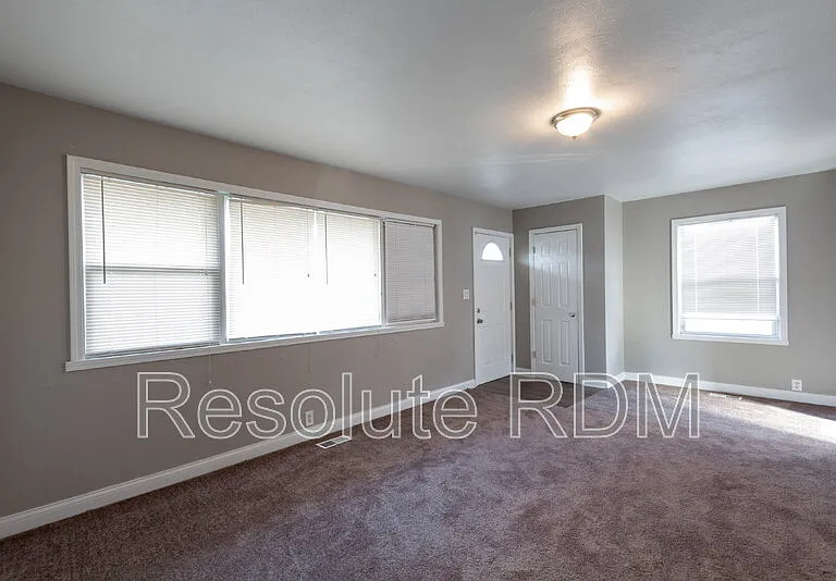 7955 E 49th St — Photo 3