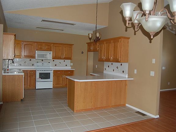 4th image of 133 Forest Meadow Dr
