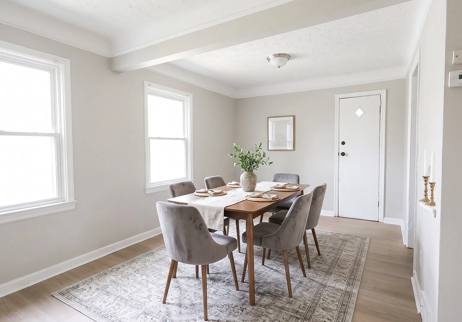 Section 8 and Eden Welcomed! Newly renovated colonial home! — Photo 2