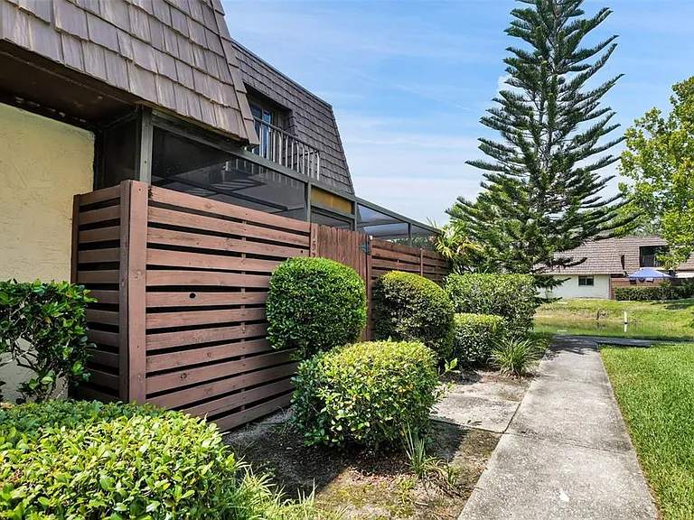 15217 W Pond Woods Dr — Photo 50