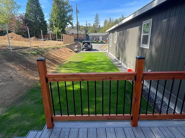695 NW 1st St, Canyonville, OR 97417