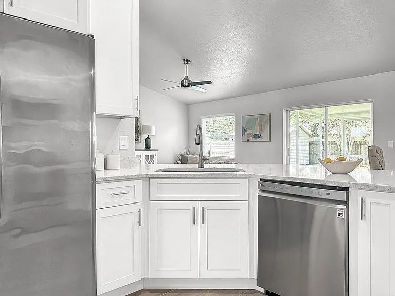685 Berkley Pointe Dr — Photo 7