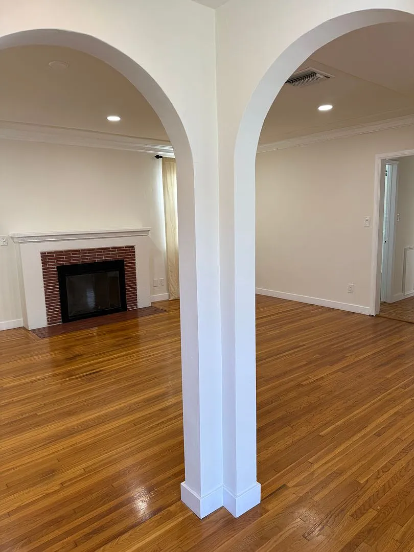 Charming 3 bedroom, 2 bathroom Traditional home in the highly desirable Rancho Park / West Los An... — Photo 4