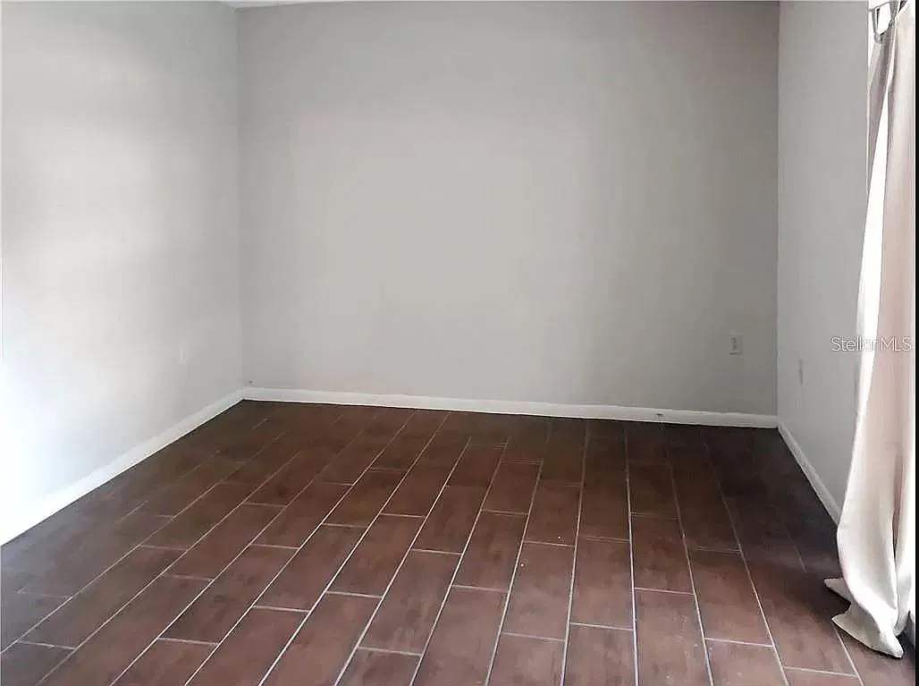 1766 Crystal Grove Dr — Photo 3
