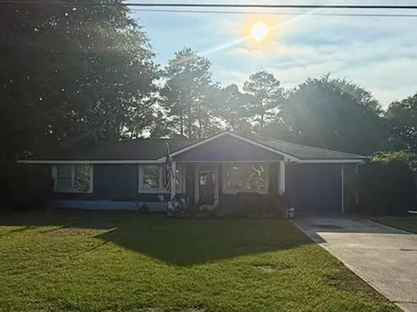 1096 Strickland Bridge Rd, Fayetteville, NC 28304