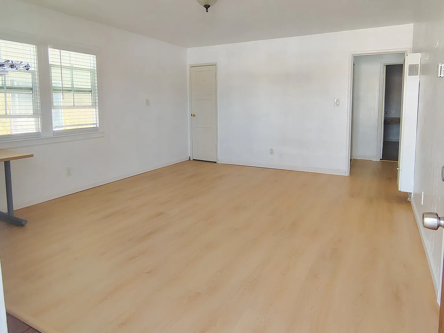 3 bed, 1000 sqft, $1,900 — Photo 3