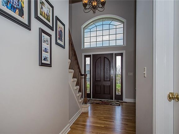 3rd image of 5823 Parapet Dr