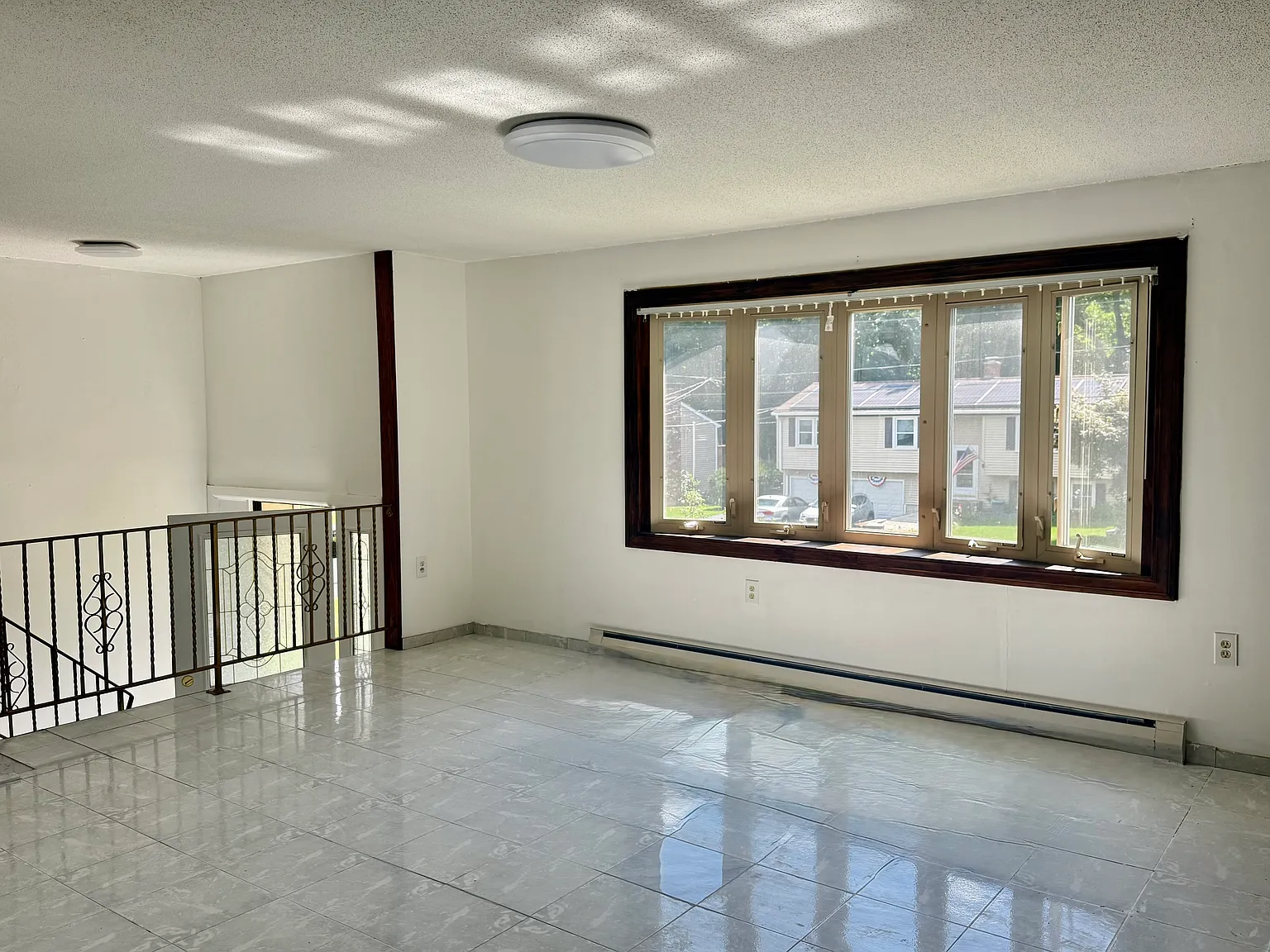 3 bed, 1800 sqft, $2,390 — Photo 2