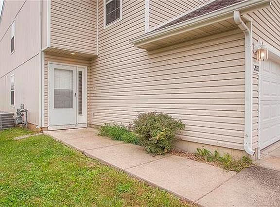 3rd image of 205D NE Dogwood St