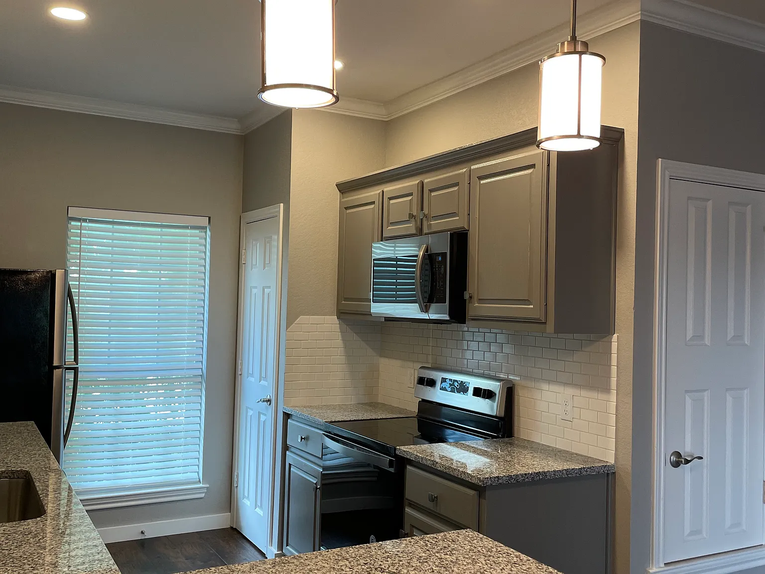 4 bed, 1638 sqft, $2,100 — Photo 2