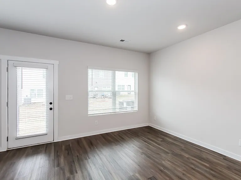 504 The Heights Ln — Photo 11