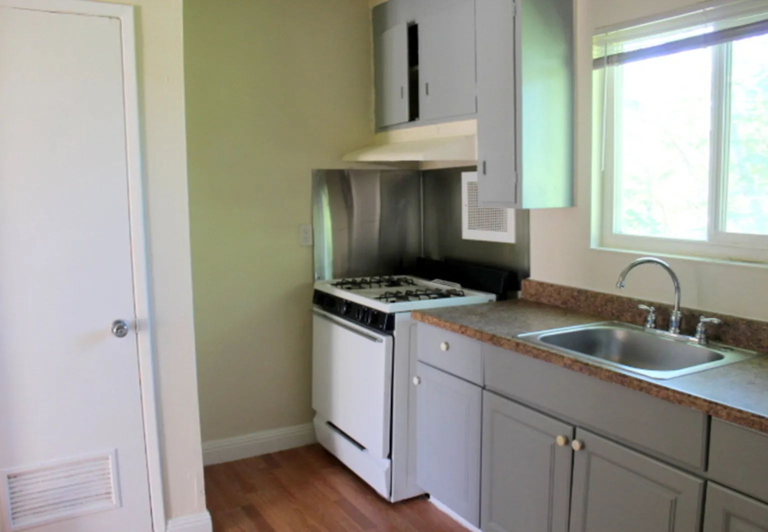 2 bed, 1.0 bath, $1,700 — Photo 4