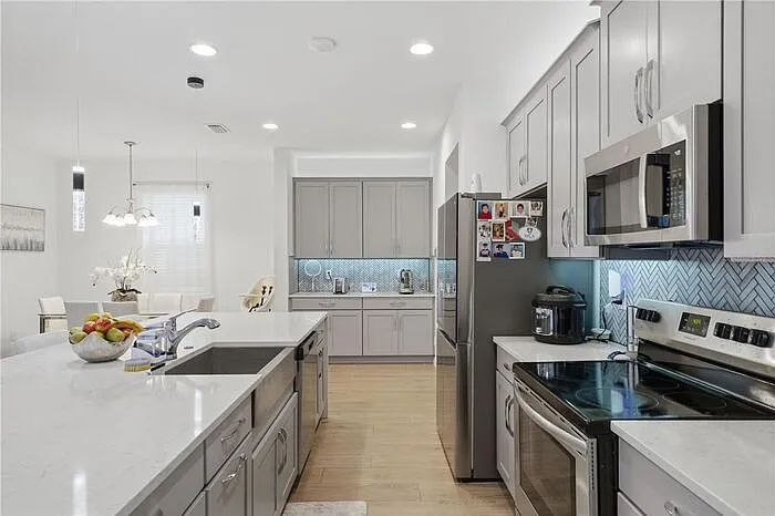4 bed, 2.5 bath, 2658 sqft, $3,150 — Photo 3