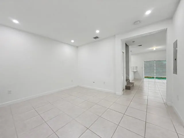 2648 SE 15th Ct — Photo 3