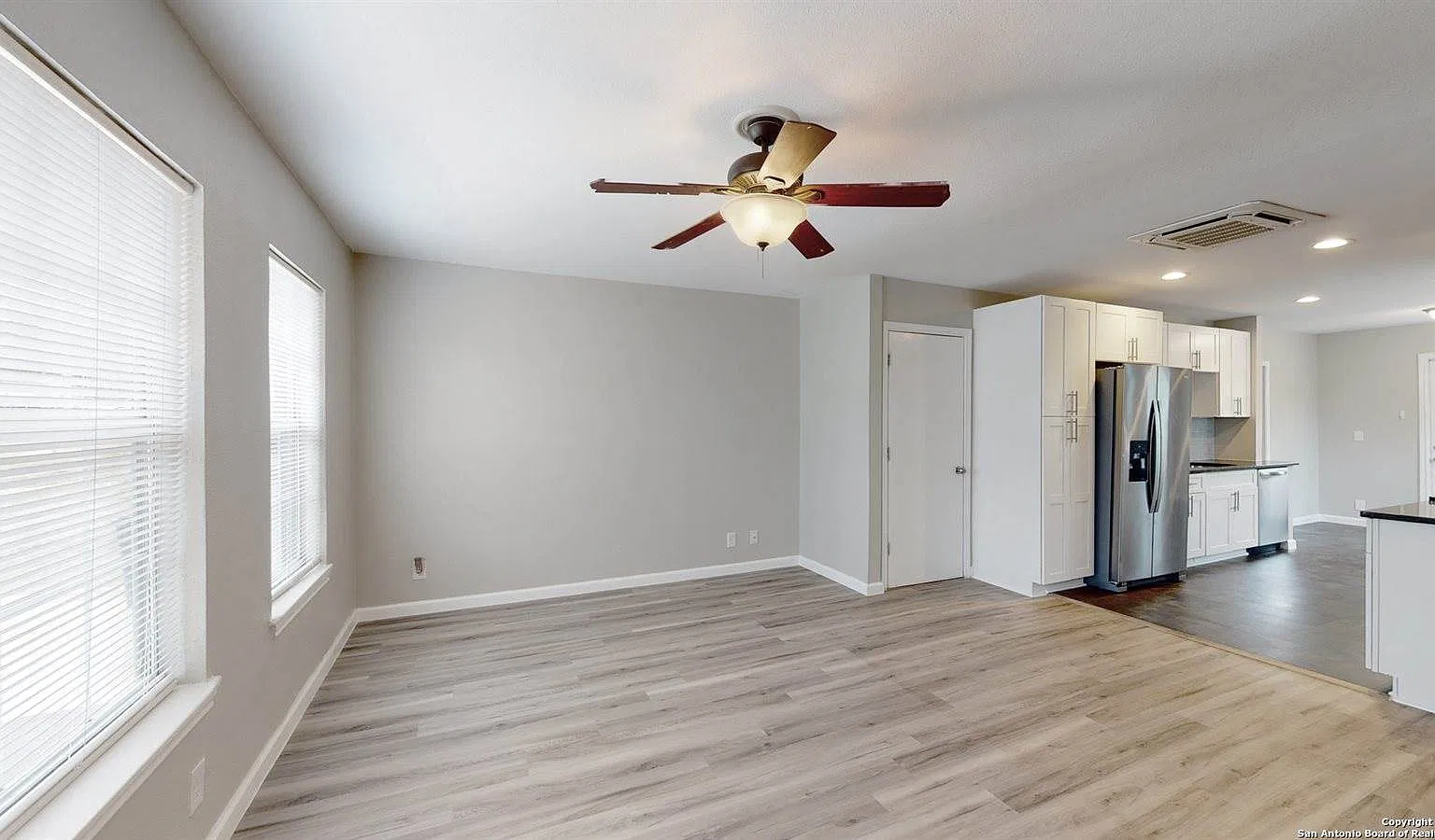 3 bed, 1053 sqft, $1,590 — Photo 4