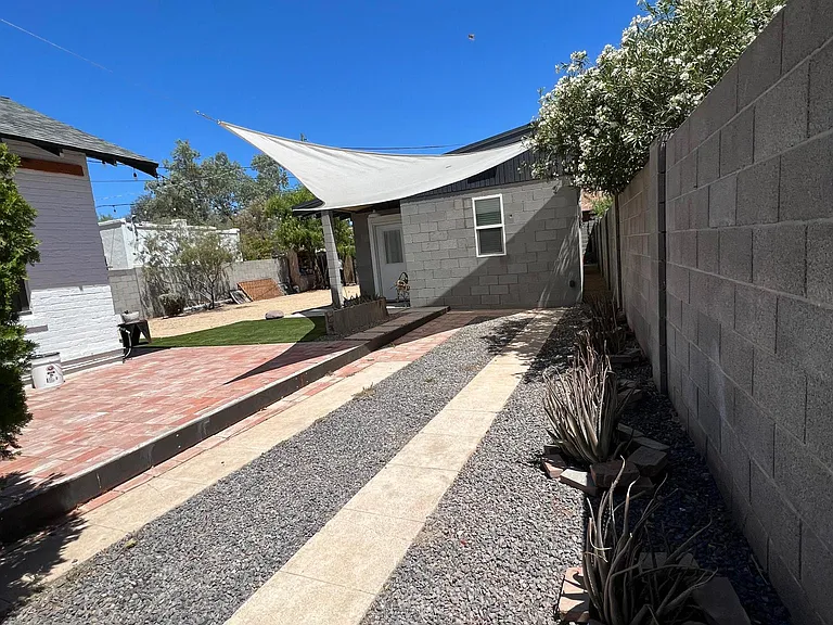 1130 E Palm Ln — Photo 32