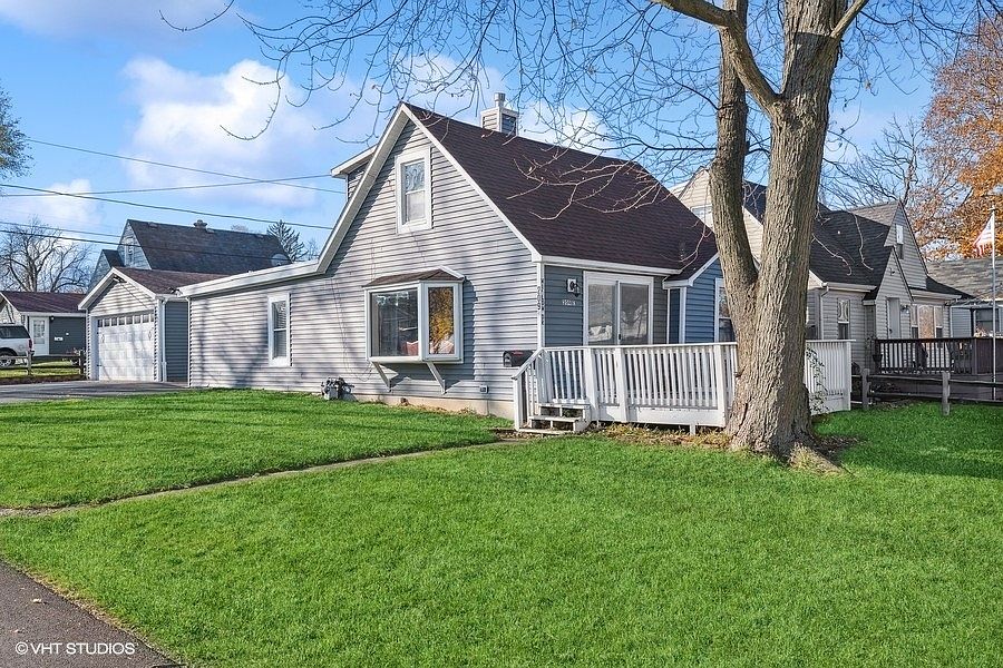 1st image of 209 E Willow Dr