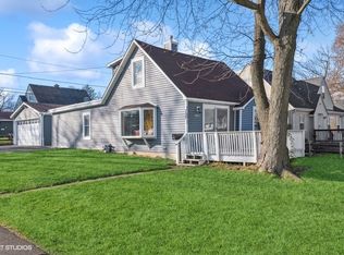 209 E Willow Dr, Round Lake Park, IL 60073