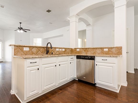 Kitchen has built in Soap Dispense