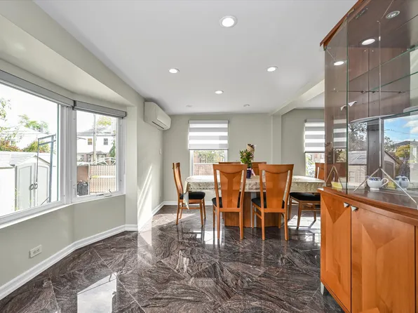 164-23 75th Road image 4 of 18