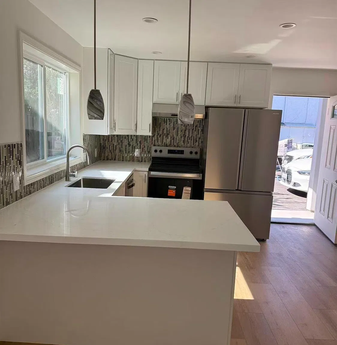 3 bed, 1.5 bath, 800 sqft, $3,500 — Photo 3