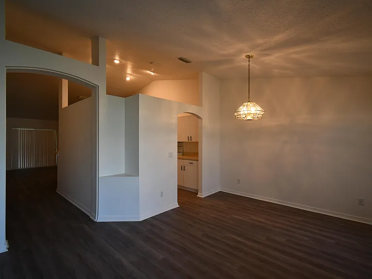 2547 SW Kenilworth St — Photo 3