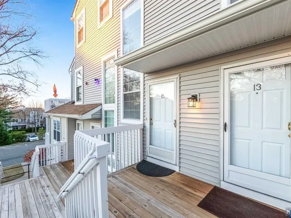 15 Eagles Notch Dr, Englewood, NJ 07631