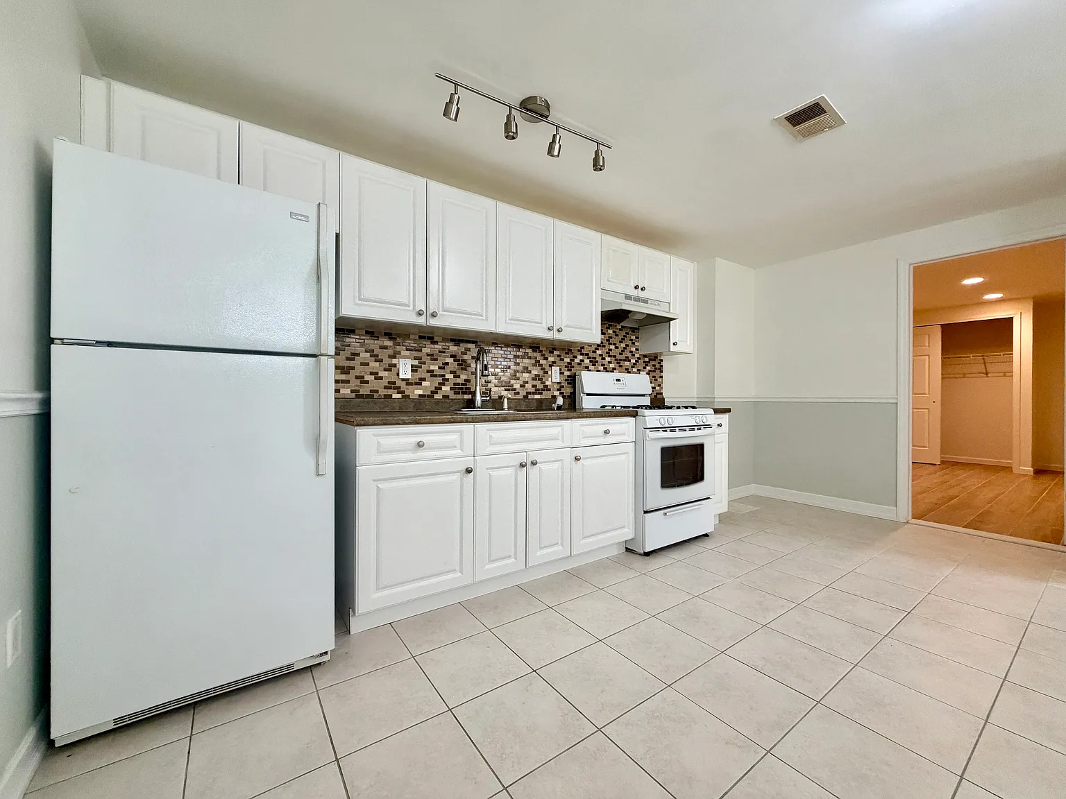 1 bed, 550 sqft, $1,700 — Photo 4