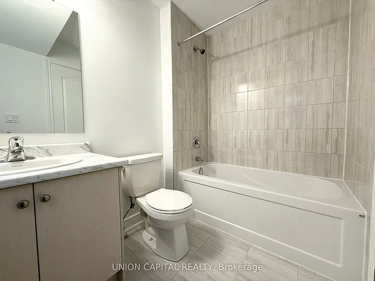 11 Franklin Ave — Photo 26