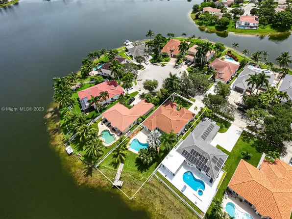 2326 NW 186th Ave, Pembroke Pines, FL 33029