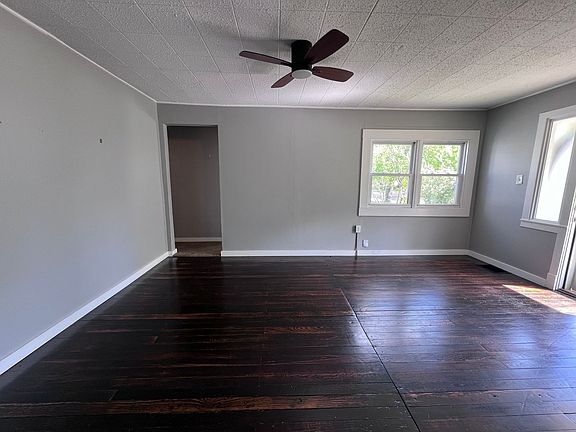 3rd image of 2317 Coit Ave NE
