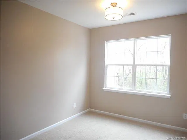 3 bed, 2.5 bath, 1660 sqft, $1,795 — Photo 4