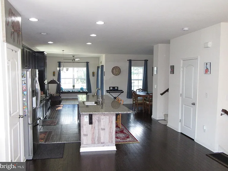 544 Liam Pl — Photo 9