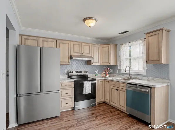 85 Carriage Path South #85, Milford, CT 06460